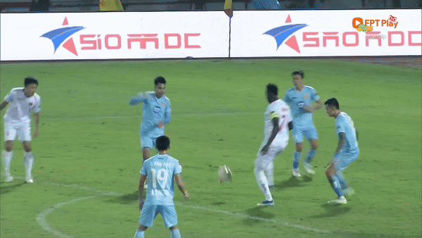 Đè bẹp Hải Phòng, Nam Định vững ngôi đầu V-League ảnh 10