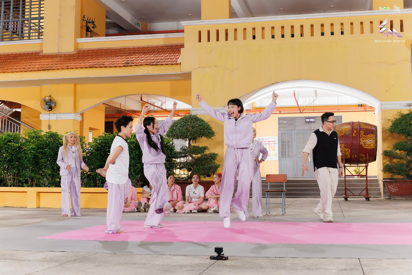 Đội của LyHan thể hiện sức mạnh tập thể và khả năng chiến thuật đáng nể qua các trò chơi. db359a4cfb5f72012b4e.jpg