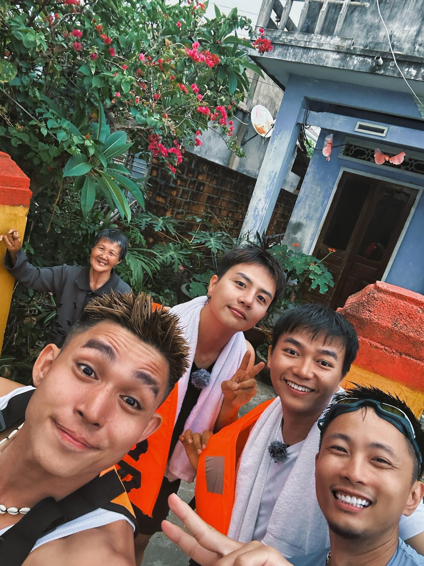 Jun Phạm trong Gia đình Haha đã vẽ nên chân dung người anh cả trách nhiệm và giàu cảm xúc. Ảnh: FBNV. 518422311-1326532378842163-4545681147978422183-n.jpg