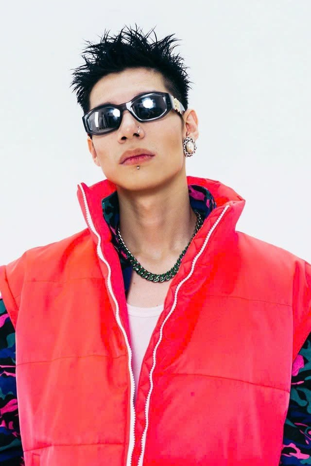 Thời gian sau này, nam rapper lại chọn “ẩn mình”, thỉnh thoảng mới tái xuất. e6611cb54b83c2dd9b92.jpg