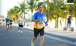 Ngả mũ cụ ông 80 tuổi chinh phục 21km trên đường đua Marathon 