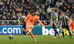 Yamal ghi bàn phút bù giờ, Barcelona thoát hiểm trên sân Newcastle