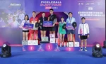 លោក Vo Tra Giang (ខាងឆ្វេងដៃ) បានទទួលជោគជ័យជាច្រើននៅក្នុងសួនកុមារ Pickleball ។