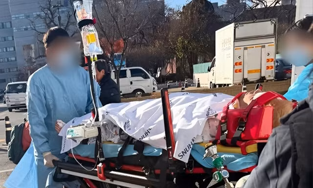 Tình trạng nam ca sĩ rơi từ sân thượng tầng 3 xuống đất