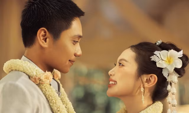 Phương Mỹ Chi hoãn lịch gấp