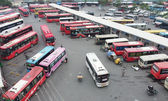 Doanh nghiệp cắt chuyến, bỏ trung chuyển khách vì giá dầu tăng cao