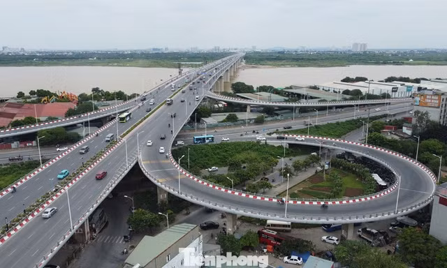 Cấm xe trên 18 tấn lên cầu Vĩnh Tuy sau vụ cháy bãi xe dưới gầm cầu