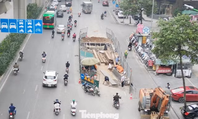 Tháo dỡ, thu hẹp hàng loạt hàng rào thi công tại Hà Nội
