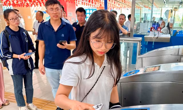 Tàu điện Cát Linh – Hà Đông chính thức soát vé tự động, không dùng tiền mặt