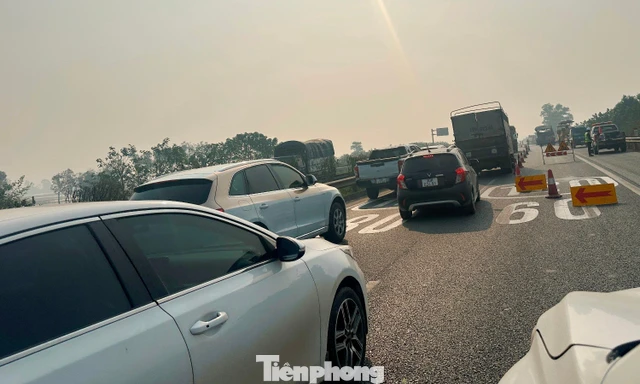 Cao tốc Pháp Vân – Ninh Bình 'tê liệt' nhiều đoạn vì sửa chữa mặt đường