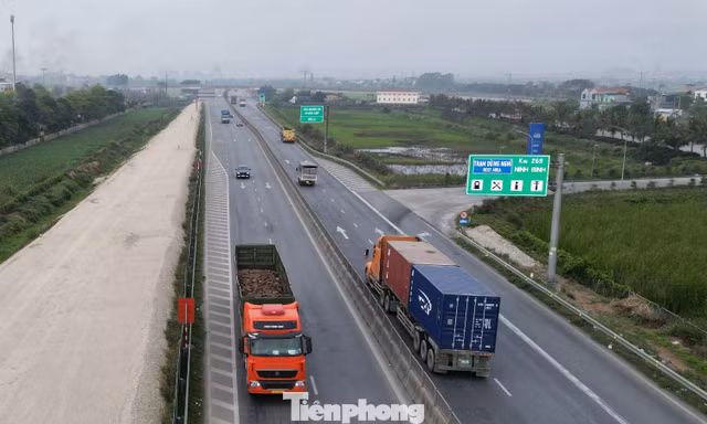 Cao tốc Cao Bồ - Mai Sơn mở rộng chưa xong, vì sao xe được đi tạm? 