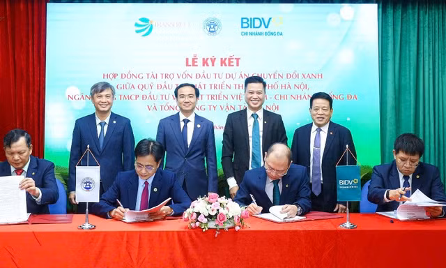 Ký kết tài trợ vốn cho để chuyển đổi xanh xe buýt Hà Nội