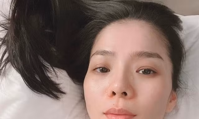 Nóng lại lệnh cấm nghệ sĩ lệch chuẩn