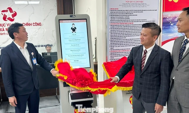 Xã đầu tiên ở Hưng Yên có robot AI làm thủ tục hành chính