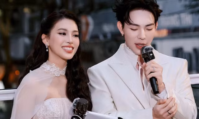 Khán giả Hà Nội vây kín Tiểu Vy, Đức Phúc