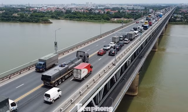 Hà Nội sửa chữa lớn đường lên hai đầu cầu Thăng Long