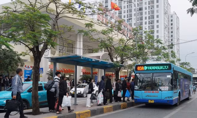 Xe buýt phục vụ hơn 240.000 hành khách dịp Tết Dương lịch