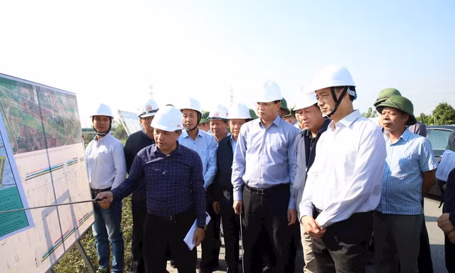 Bí thư Hà Nội yêu cầu 3 địa phương khắc phục khó khăn về vật liệu, đất đắp dự án Vành đai 4
