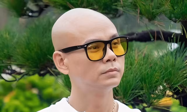 Cú đau với bản hit 'ăn cả đời không hết' của Phan Đinh Tùng
