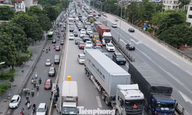 Thực trạng giao thông đường trên cao Vành đai 3 chuẩn bị cấm theo giờ đối với xe tải 