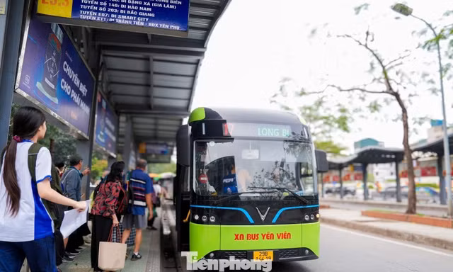 Hà Nội đưa 53 xe buýt điện vào hoạt động