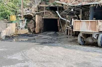 Một hầm mỏ của công ty Toàn Kim Sơn tại xã Mù Cang Chải, Lào Cai