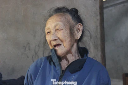 Cụ bà 111 tuổi ở Phú Thọ minh mẫn hiếm có, hằng ngày tự chăm sóc bản thân