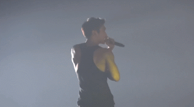 Mỗi khi Siwon (Super Junior) cởi áo trên sân khấu, fan girl lại muốn té xỉu hàng loạt.