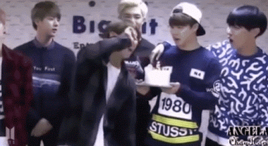 Thổi nến bằng mũi luôn này, hay Jungkook là dị nhân giấu mặt?