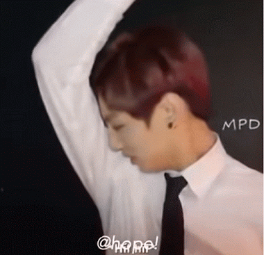 Tự ngửi mồ hôi của mình xong ré lên kinh hãi.