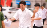 Nhiều cảm xúc sau môn thi Ngữ văn, nhiều sĩ tử đánh giá đề phân hoá cao, dự đoán đạt 7 điểm