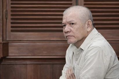 Chủ tiệm vàng Đức Long - Bị cáo Đỗ Viết Đại tại phiên tòa.