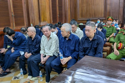 Các bị cáo tại phiên tòa.