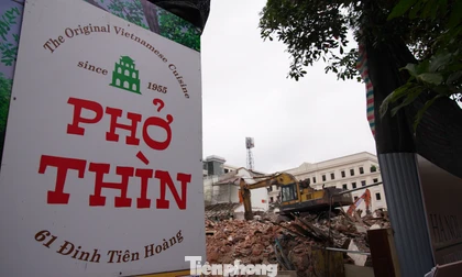 Đồng loạt phá dỡ mặt bằng làm dự án Quảng trường – Công viên phía Đông hồ Hoàn Kiếm