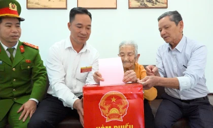 Hà Nội: Ước nguyện của cụ bà 102 tuổi trong 'Ngày hội non sông'