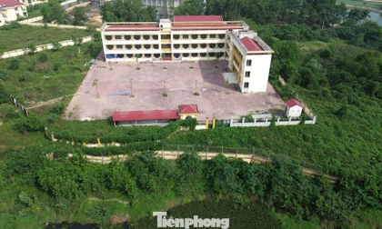Xót xa hai ngôi trường khang trang bỏ hoang nhiều năm ở Hà Nội