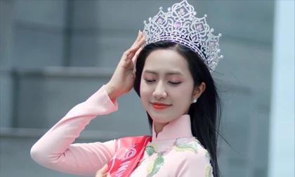 Hoa hậu Hà Trúc Linh thả dáng với áo dài ở Ghềnh Đá Đĩa, tháp Nghinh Phong 