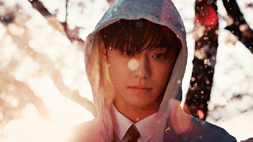 Lee Do Hyun đảm nhận vai "bố trẻ" Hong Dae Young. (Nguồn gif: Tumblr) Phải xem “18 Again”: Bên cạnh nội dung hay, lại còn nhiều mỹ nam! ảnh 2
