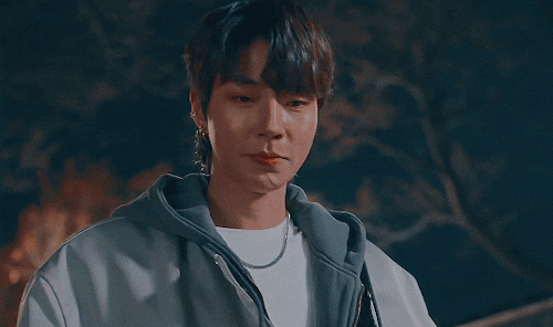 Nhưng được crush cột dây giày cho thì hiện nguyên hình một chú mèo con bẽn lẽn ngay! Từ “18 Again” đến “True Beauty”: Hwang In Yeop hóa “trai hư” nhưng quá đáng yêu khiến fangirl “u mê“ ảnh 10