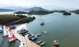 Trải nghiệm du thuyền hạng sang quanh 108 đảo của hồ Núi Cốc