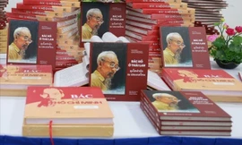 Ra mắt hai cuốn sách viết về Bác Hồ