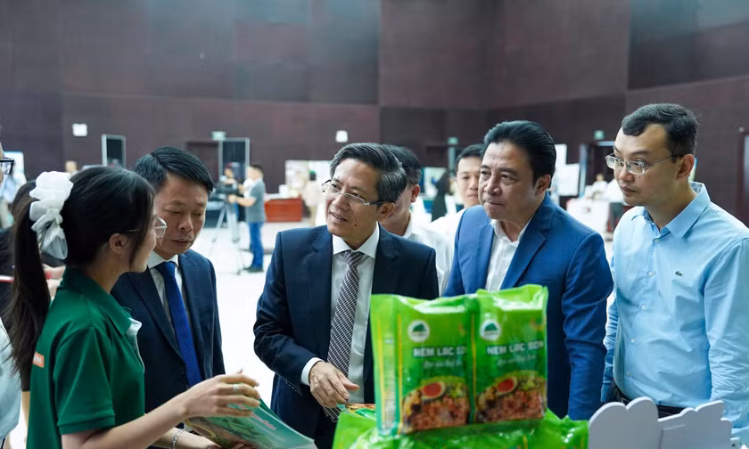 Lãnh đạo các bộ, ngành tham quan 'gian hàng xanh’ tại Đà Nẵng