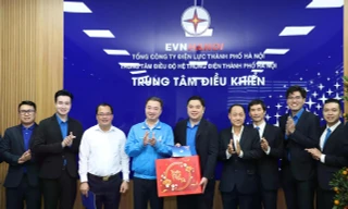 Giữ sáng dòng điện, giữ vững 'pháo đài' chăm sóc y tế trong đêm Giao thừa