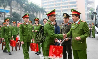 'Chuyến xe về quê ăn Tết' đưa 300 học viên khó khăn về quê đón Xuân