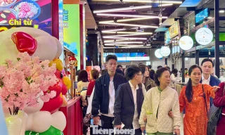 Rạp phim, trung tâm thương mại Hà Nội đón khách trở lại dịp Tết