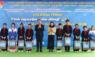 Trao 120 triệu đồng hỗ trợ giáo dục, an sinh tại Cao Bằng