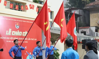 Tuổi trẻ cả nước chào cờ hướng về Đại hội XIV của Đảng