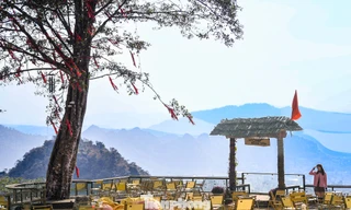 Cảnh tượng 'độc nhất vô nhị' ở điểm check-in cao nhất Mộc Châu