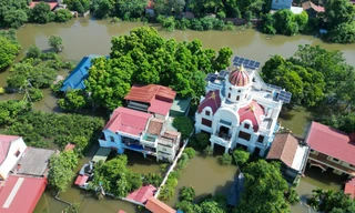 Biệt thự chìm trong biển nước, làng Quả Cảm thành ‘ốc đảo’ giữa Bắc Ninh