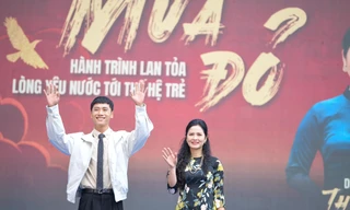 Sinh viên ĐHQG Hà Nội xúc động tại tọa đàm 'Mưa Đỏ': 'Đó là món quà lớn nhất dành cho bọn mình'